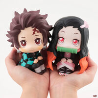 Demon Slayer Look up figures Tanjiro & Nezuko (Bonus Gift)